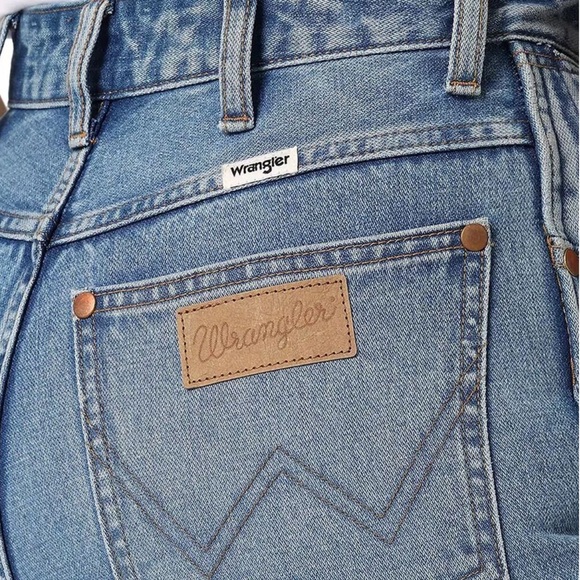 Wrangler Women's Wanderer 622 High Rise Flare Distressed Jeans 112322857 Size 26 - Picture 10 of 10